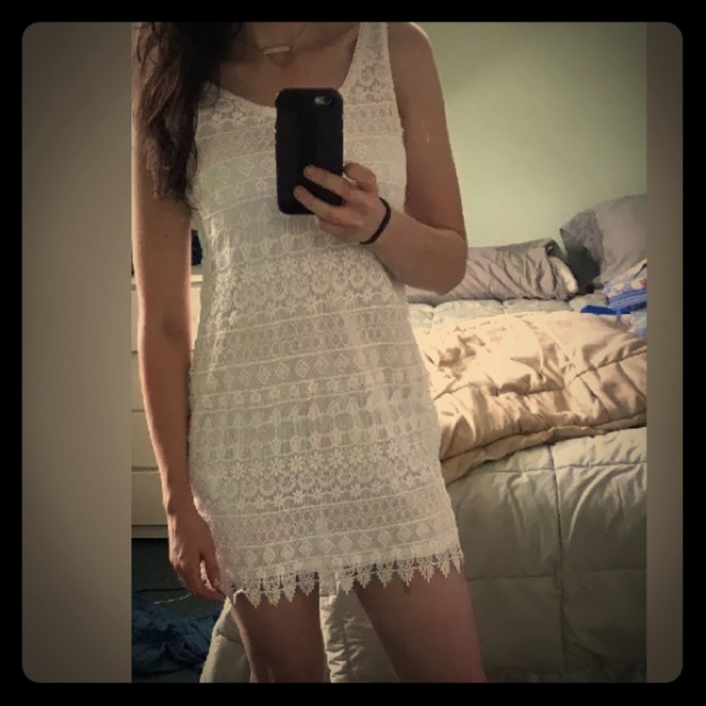 NWOT H&M white lace dress size 8 fits like a 4